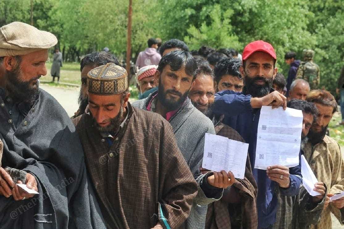 Voters at Government High School, Zampathri, Shopian | Praveen Jain | ThePrint 