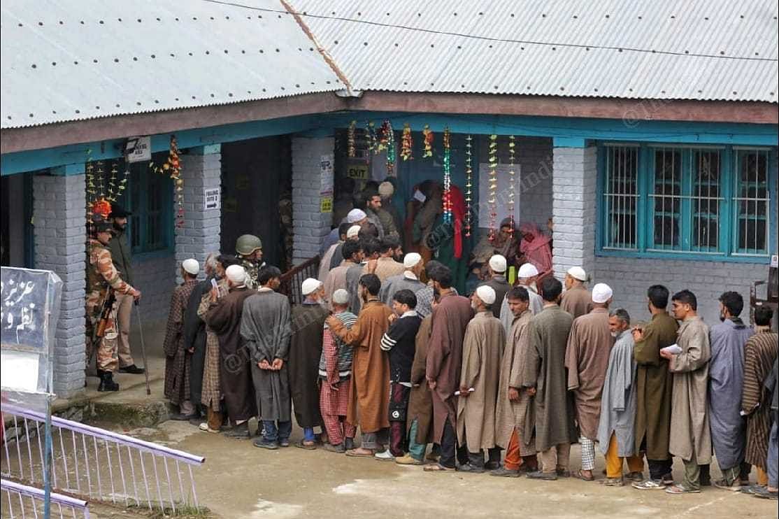 Voters at Government Higher Secondary School, Pulwama | Praveen Jain | ThePrint