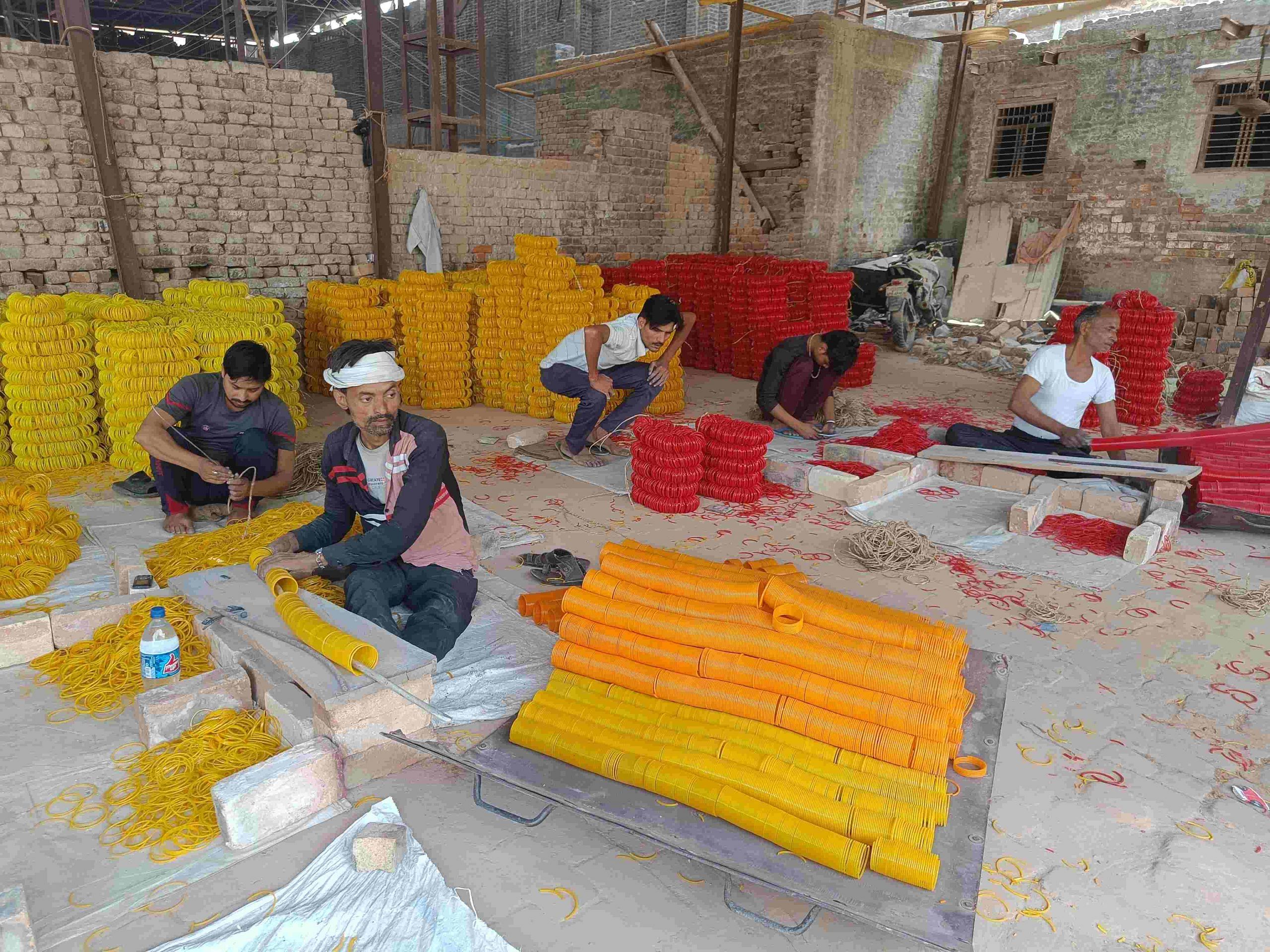 Workers at Nadar Bux & Co Glassworks in Firozabad | Krishan Murari | ThePrint