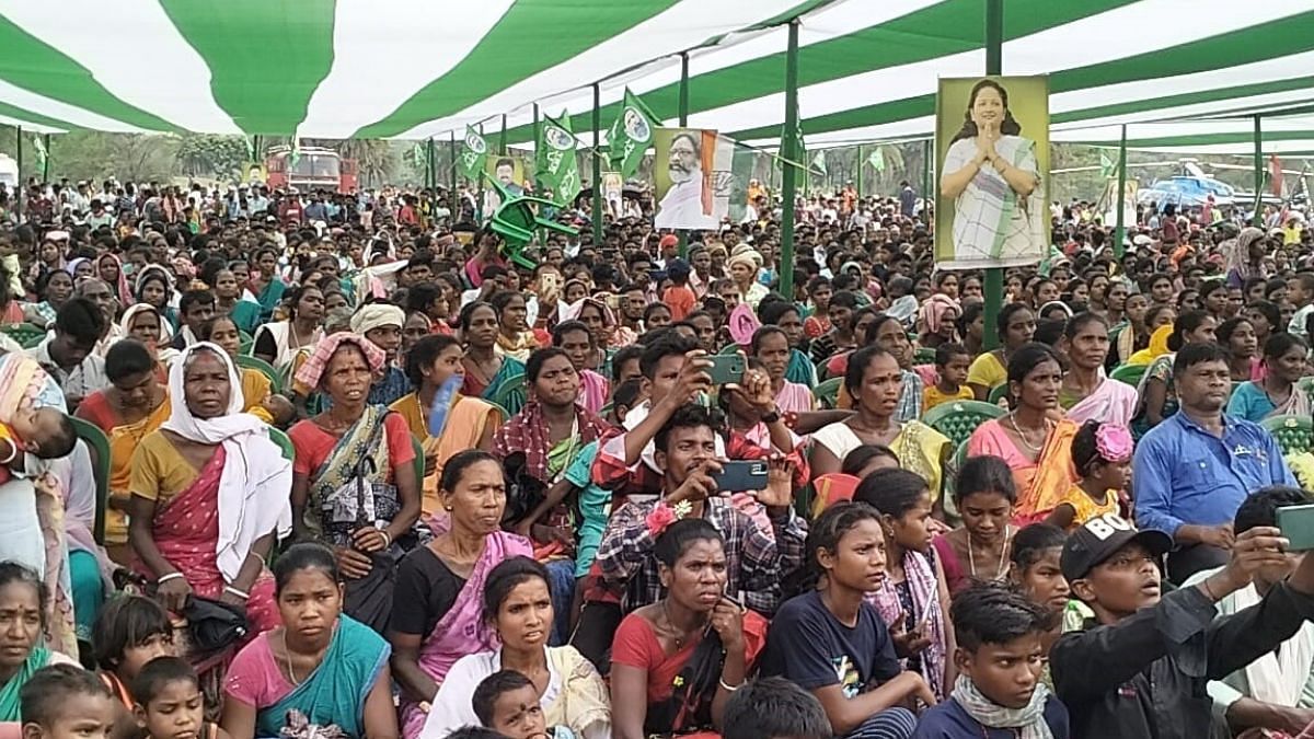 JMM cadre and suppoters at a rally held in Amrapada, Pakur | Photo: Niraj Sinha, ThePrint