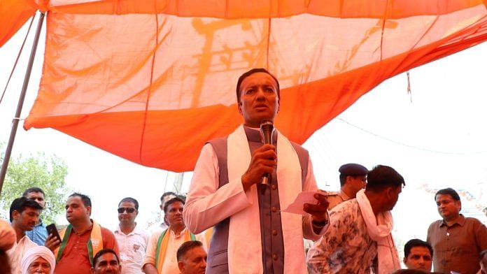 Naveen Jindal addressing villagers at Bapdi village, Thursday | Danish Mand Khan | ThePrint