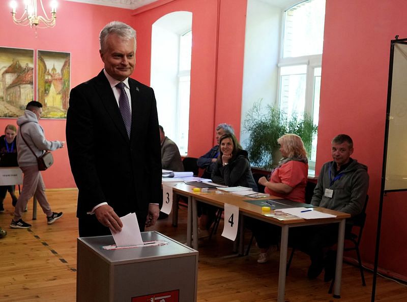 Pirminiai rezultatai rodo, kad Nausėda pirmauja dabartiniuose Lietuvos prezidento rinkimuose