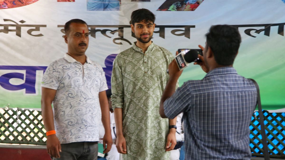 Local mediapersons take photos of Aashir Sinha | Manisha Mondal | ThePrint