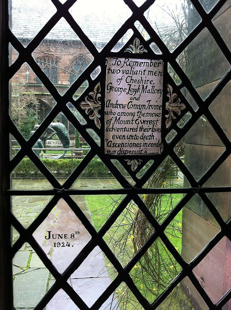 Memorial to George Leigh Mallory and Andrew Comyn Irvine in Chester Cathedral | Source: @Andrewrabbott, Wikimedia Commons