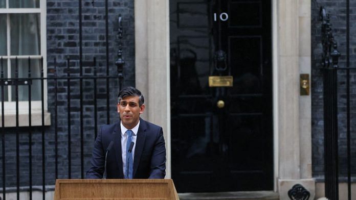 British Prime Minister Rishi Sunak delivers a speech outside Number 10 Downing Street on 22 May, 2024 | Photo: REUTERS/Toby Melville