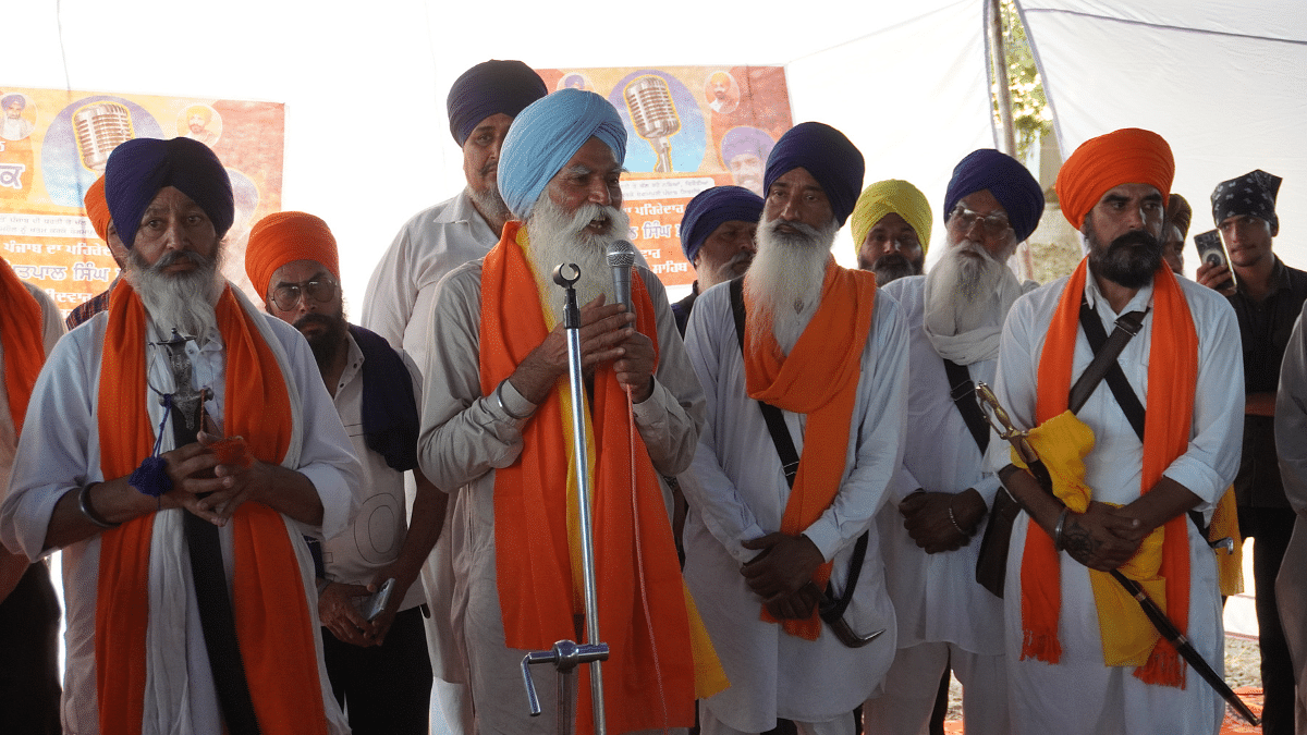 Amritpal Singh's father Bapu Tarsem Singh speaks to a crowd of supporters at Khadoor Sahib | Pic credit: Sukhwinder Singh Bharaj