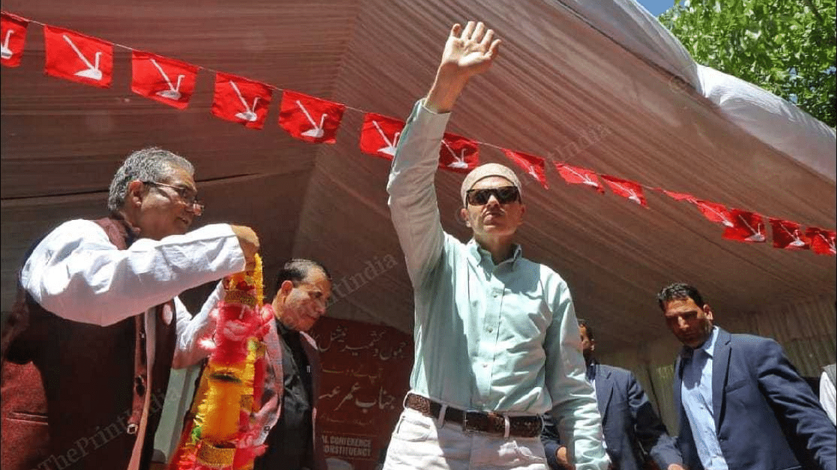 NC candidate Omar Abdullah waves at the crowds in Baramulla | Praveen Jain | ThePrint