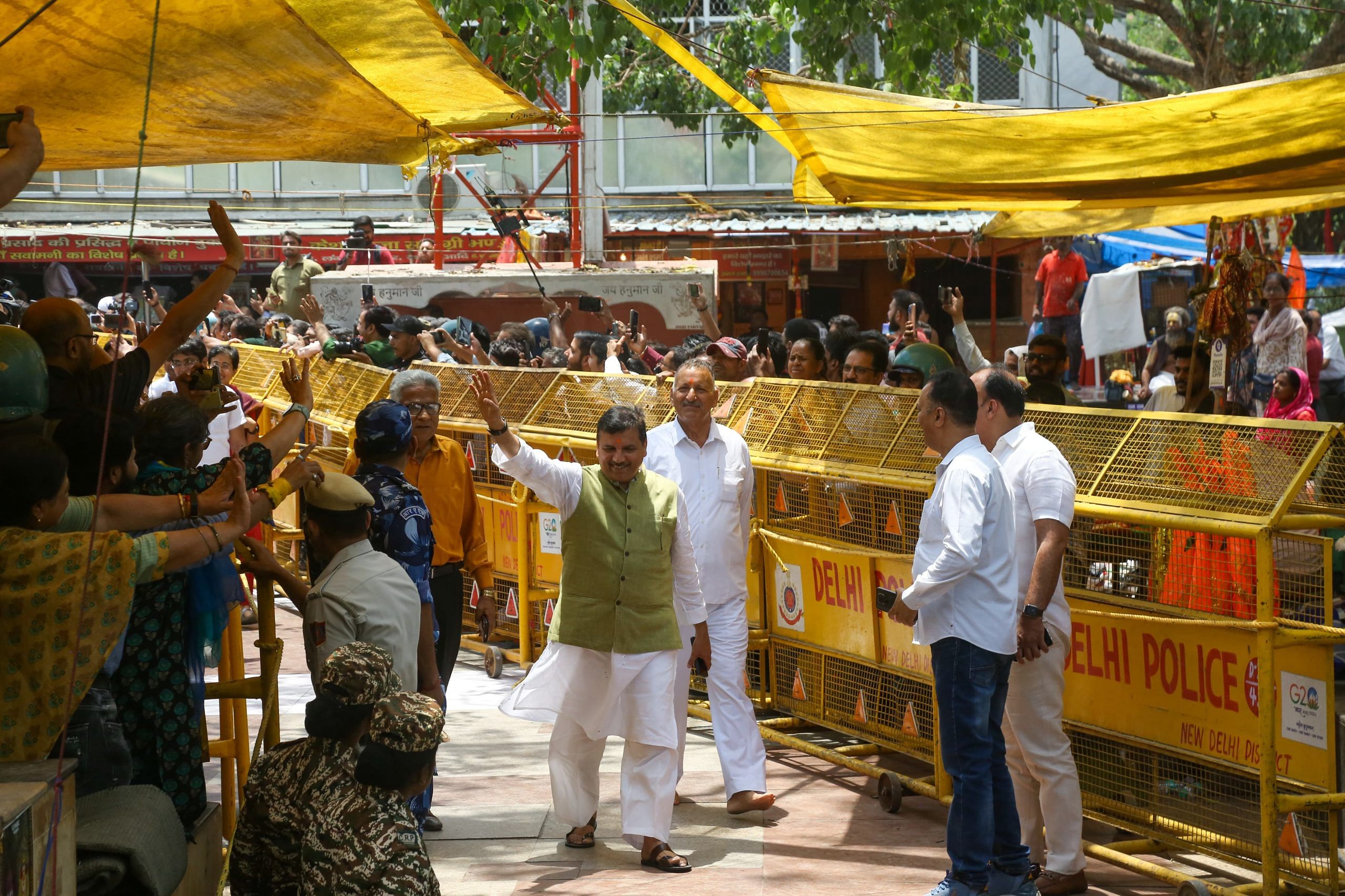 AAP leader Sanjay Singh outside the Hanuman Temple | Suraj Singh Bisht | ThePrint