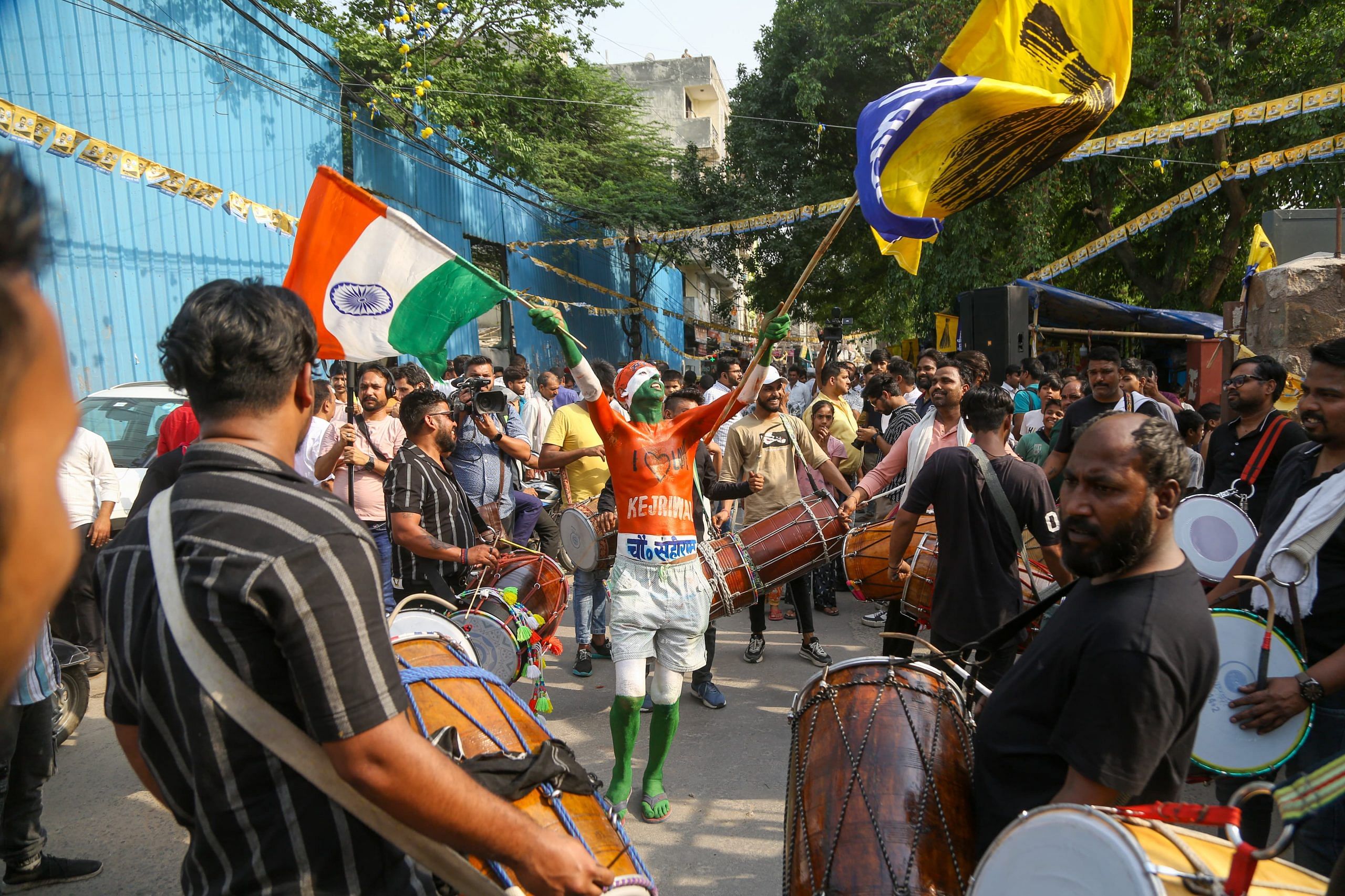 A suppoter carrying Indian Flag and AAP flag during roadshow | Suraj Singh Bisht | ThePrint