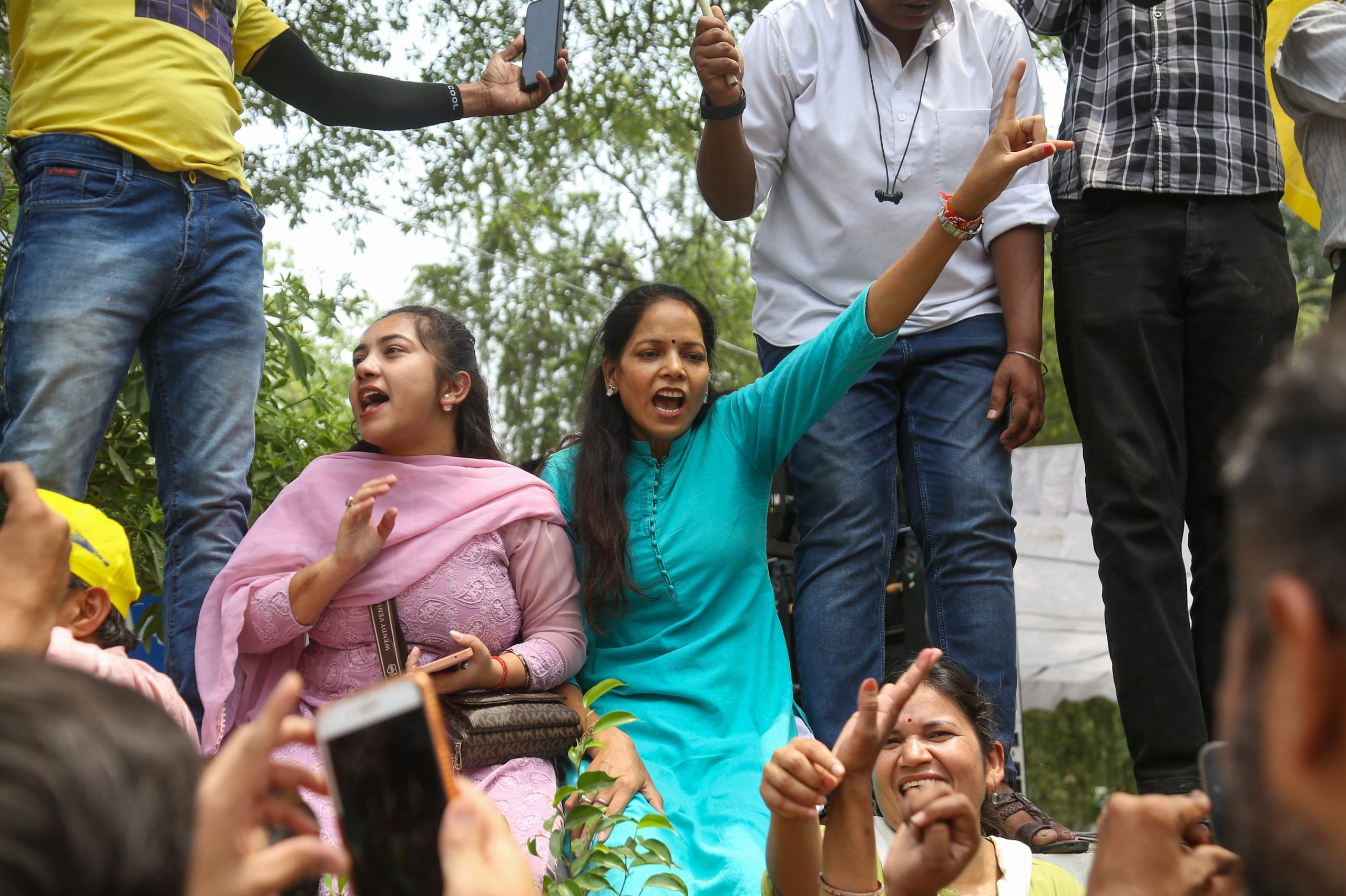 Womans reach party HQ to support CM | Suraj Singh Bisht | ThePrint