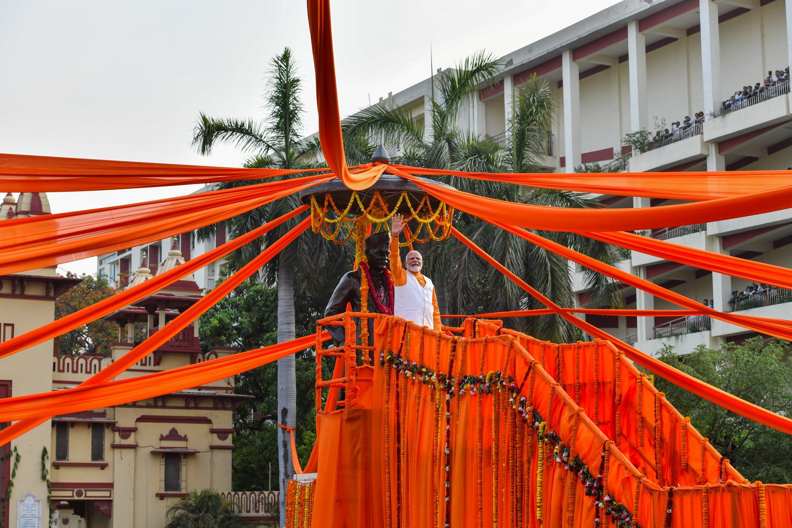 Modi garlanding the statue of Madan Mohan Malviya at the BHU entrance | Suraj Singh Bisht | ThePrint