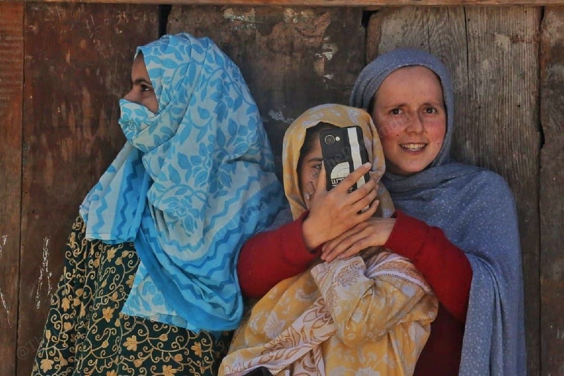 Girl watching videos during the roadshow | Praveen Jain | ThePrint