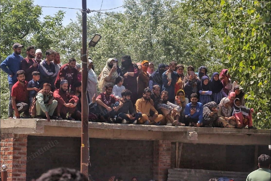 People sitting on a terrace to watch his roadshow | Praveen Jain | ThePrint