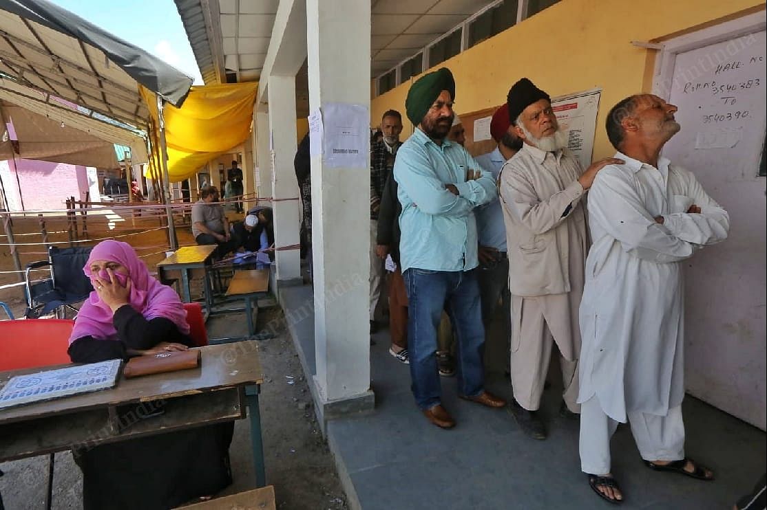 People queueing to cast their vote at polling booth in Baramulla | Praveen Jain | ThePrint