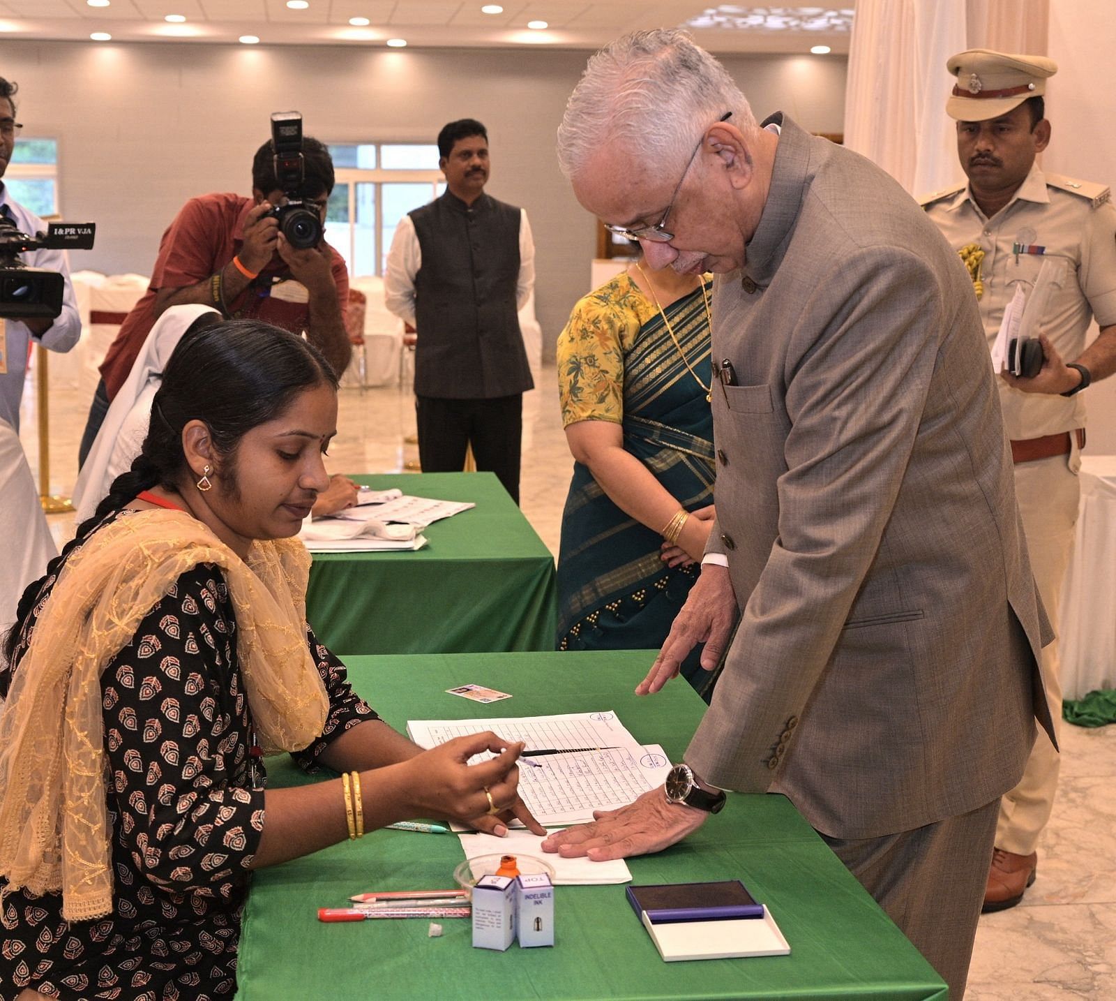 Andhra Pradesh Governor S Abdul Nazeer at Vijayawada polling station | ANI