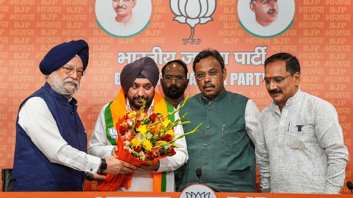 Former Congress leader Arvinder Singh Lovely joins BJP | Credit: PTI