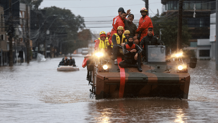 An army tank is used in the rescue works in a flooded area in Porto Alegre, Rio Grande do Sul state, Brazil 10 May, 2024 | Reuters/Diego Vara