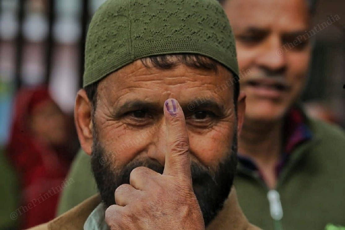 Another voter showing his inked finger in Pulwama | Praveen Jain | ThePrint