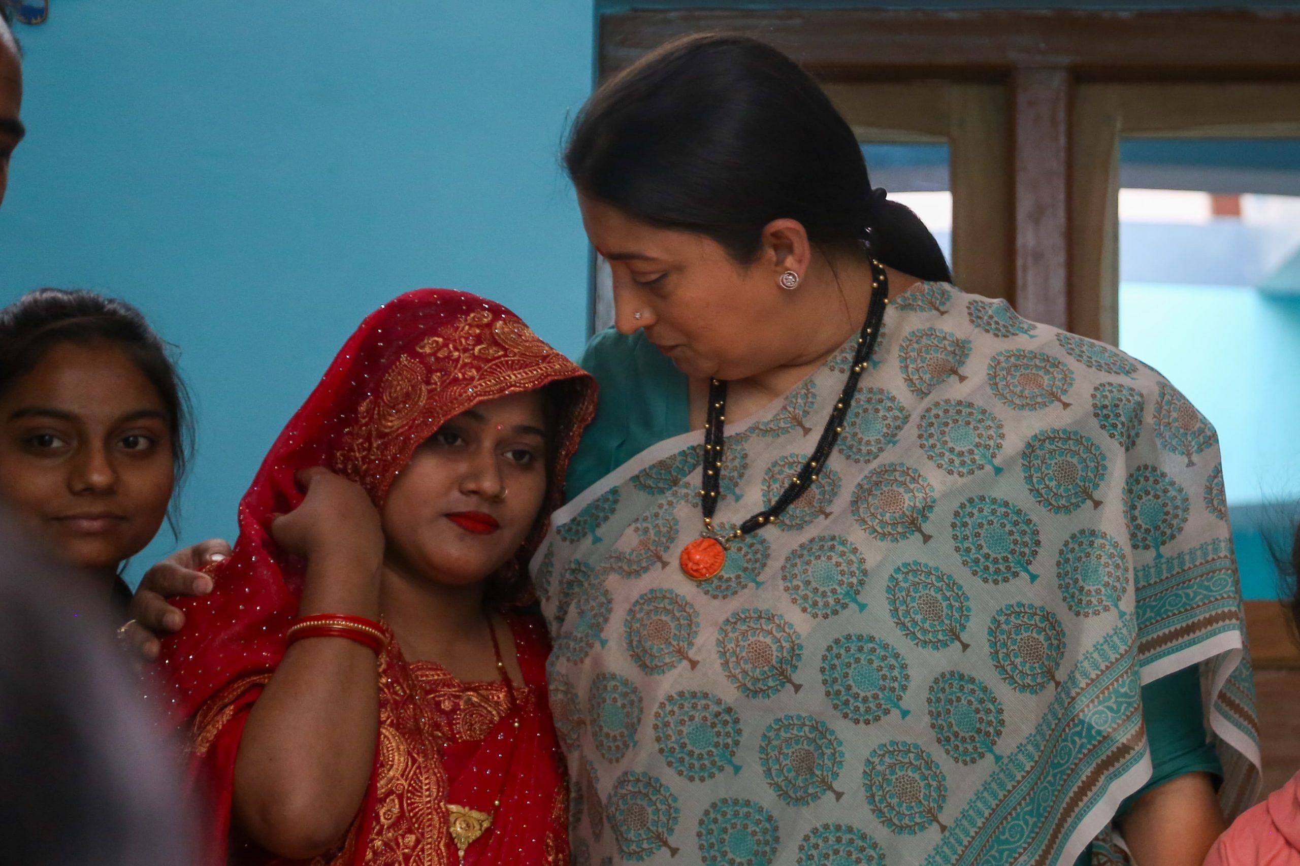 Smriti Irani with one of the women voters | Suraj Singh Bisht | ThePrint