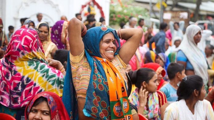 Excitement among women witnessing Smriti Irani’s arrival at the event | Suraj Singh Bisht | ThePrint