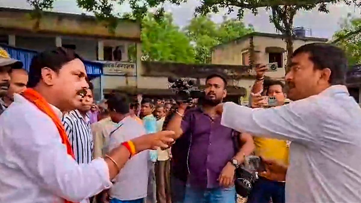 TMC and BJP leaders clash outside a polling station during voting for the 3rd phase of Lok Sabha elections, in Murshidabad, Tuesday, 7 May, 2024 | PTI