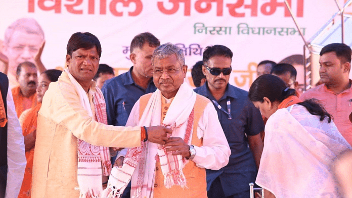 BJP's Jharkhand chief and former chief minister Babulal Marandi (centre) during an election meeting in Nirsa | Niraj Sinha | ThePrint