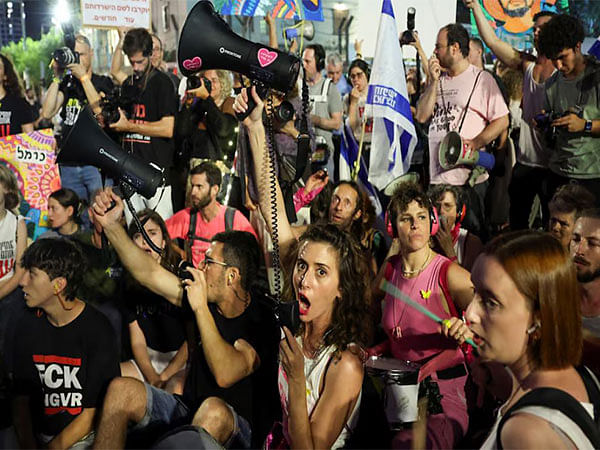 Tel Aviv streets flooded as 1,20,000 protesters demand hostage swap deal with Hamas, Netanyahu's ouster
