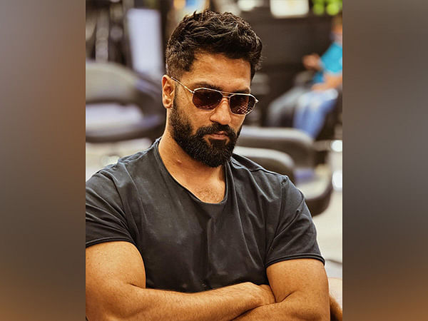 Vicky Kaushal flaunts new hairstyle, fans say 'Was dying to see you back like this'