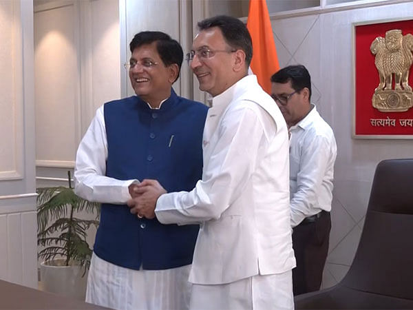 Jitin Prasada takes charge as Minister of State for Commerce, Industry