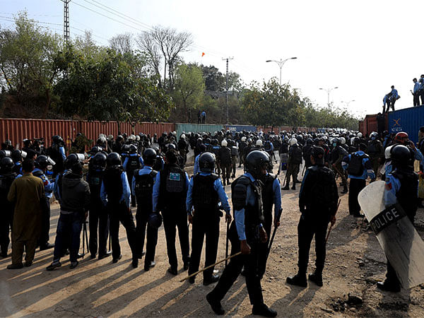 Mianwali police cordon off sessions court to re-arrest acquitted Pakistan Tehreek-e-Insaf workers