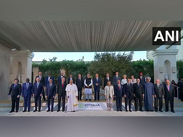 G7 Summit: Global leaders at 'Outreach Nation' session pose for 'family photo'