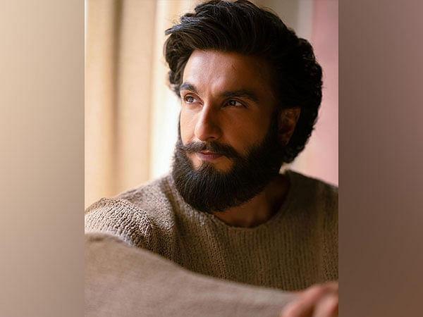 Ranveer Singh's beard look in new pics leaves fans in frenzy