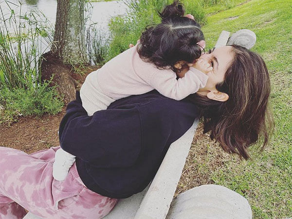 Anushka Sharma drops adorable pics as she enjoys art session with daughter Vamika