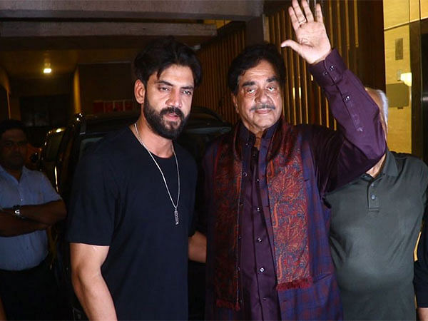 Zaheer Iqbal happily poses with Shatrughan Sinha ahead of his wedding with Sonakshi 