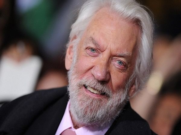 Kareena Kapoor pays tribute to veteran actor Donald Sutherland