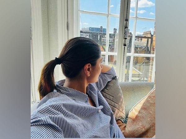 Kareena Kapoor gives glimpse of her 'Sunday view' from vacation diaries