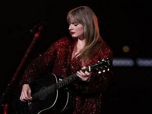 Taylor Swift Surprises Fans With 2 New Mashups During Eras Tour Show In 