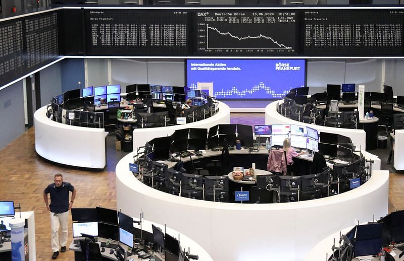 European Stocks Fall As Markets Price In French Political Risk 