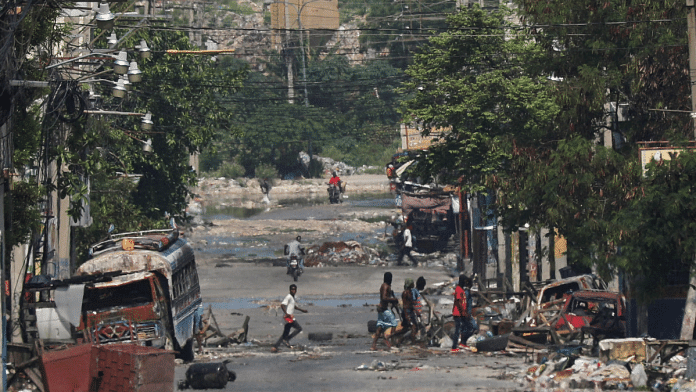 Armed gang members walk through the streets near the presidential palace, in Port-au-Prince, Haiti April 23, 2024. REUTERS/Ralph Tedy Erol/File Photo