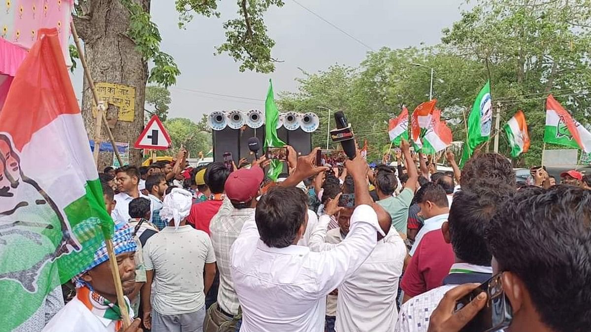 INDIA bloc workers celebrating win in Khunti | Niraj Sinha | ThePrint