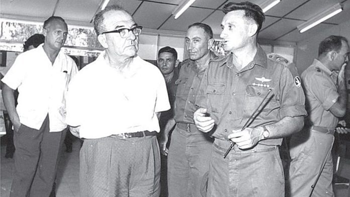 Former Israeli Prime Minister Levi Eshkol discussing strategy with army commanders.