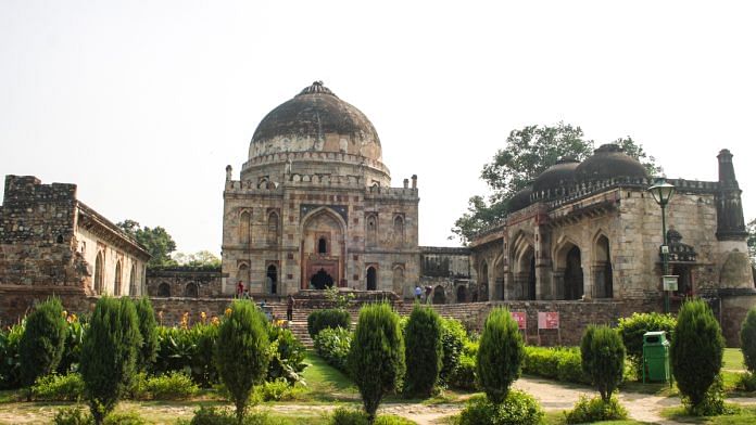 Bara Gumbad, Lodi Gardens, New Delhi, Photographer: Indrajit Das, Photographed: 2018. Image courtesy of Wikimedia Commons