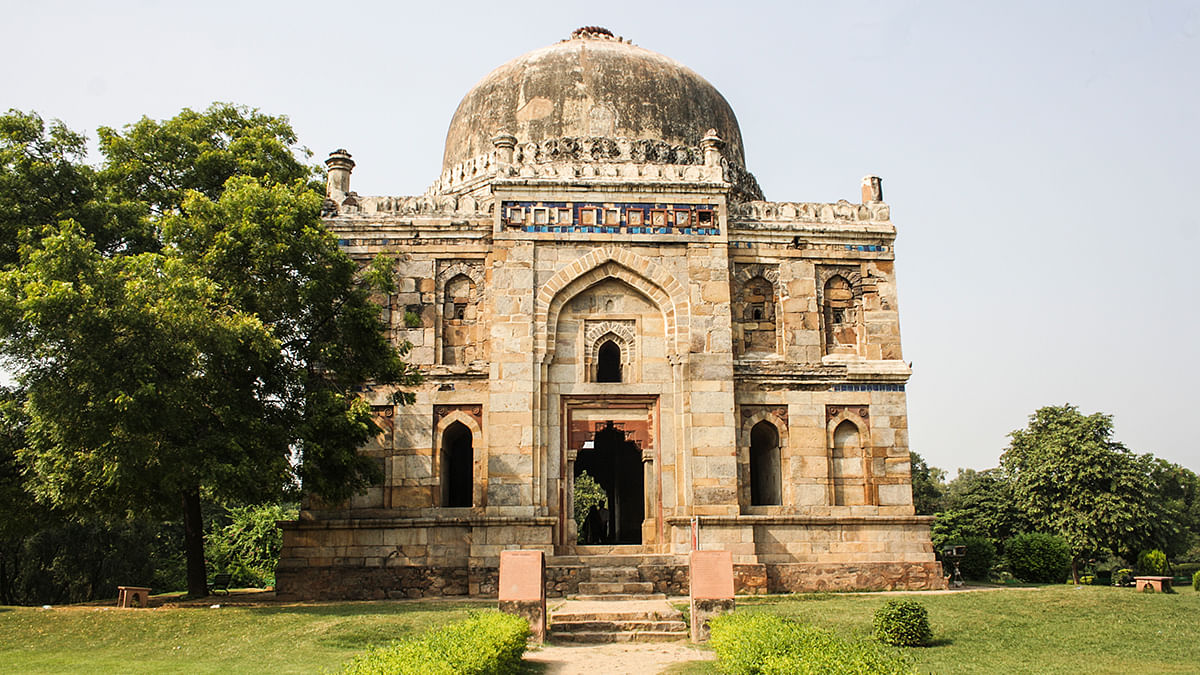 Shish Gumbad, Lodi Gardens, New Delhi, Photographer: Indrajit Das, Photographed: 2018. Image courtesy of Wikimedia Commons
