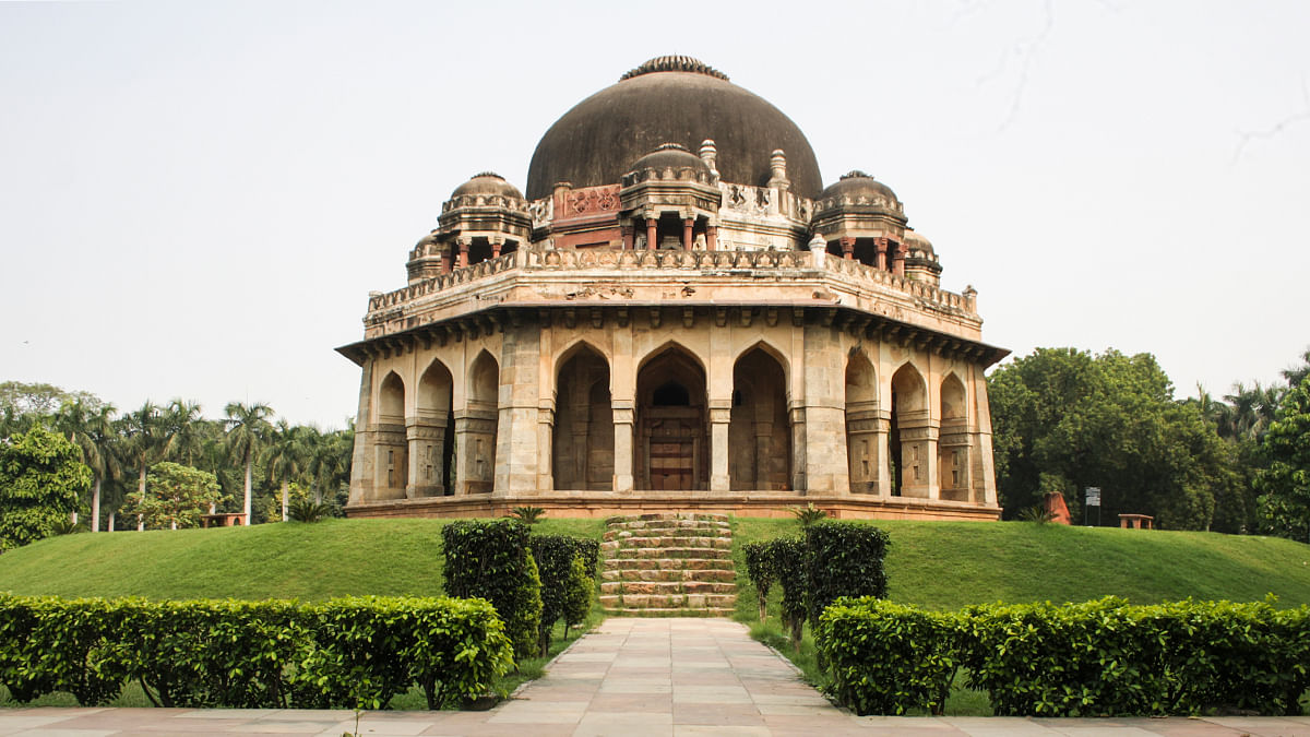The tomb of Muhammad Shah, Lodi Gardens, New Delhi, Photographer: Indrajit Das, Photographed: 2018. Image courtesy of Wikimedia Commons
