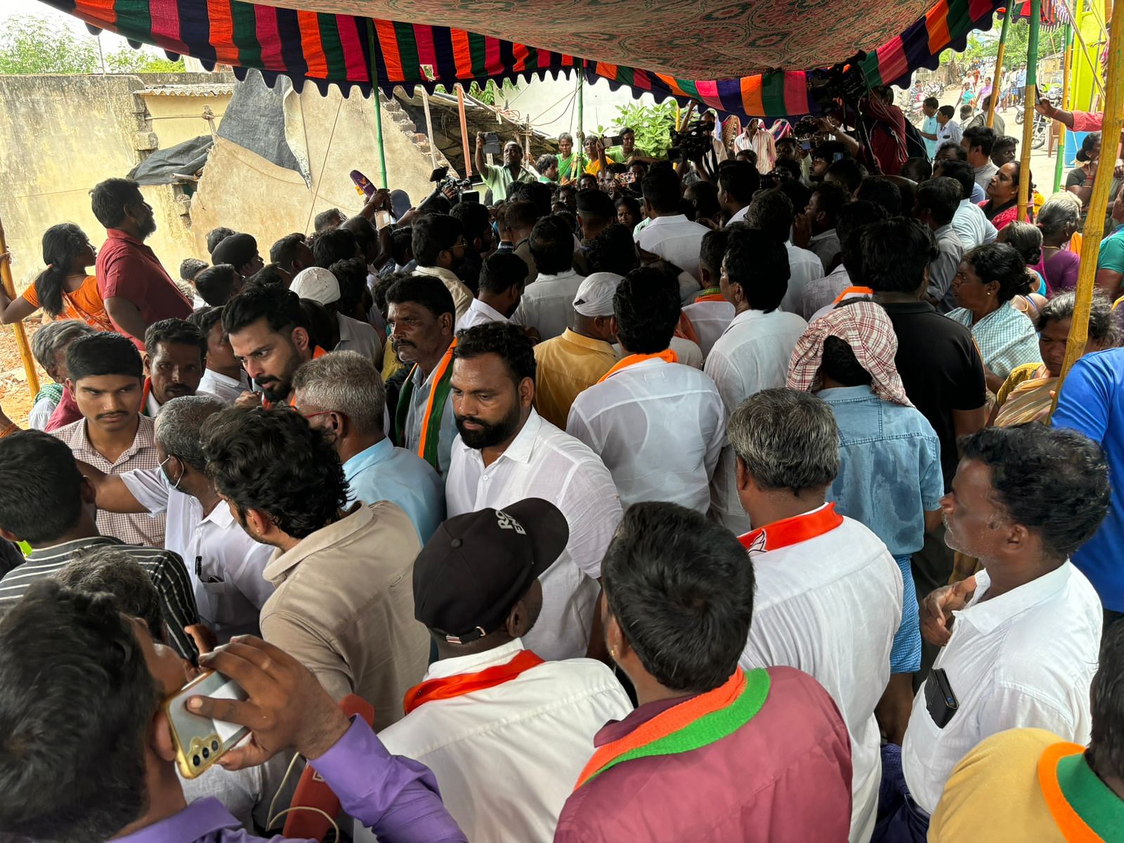 People gather to mourn the deaths of their family members, relatives and friends in Karunapuram | Prabhakar Tamilarasu | ThePrint