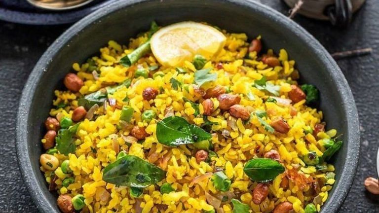 This Nagpur poha shop never skimps on onion—customers have to chop it themselves
