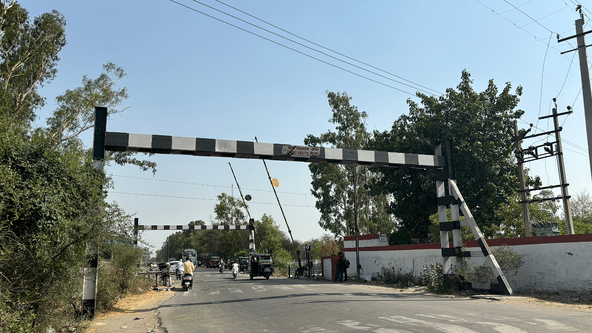 The railway crossing where verbal spat took place between two sides | Bismee Taskin | ThePrint