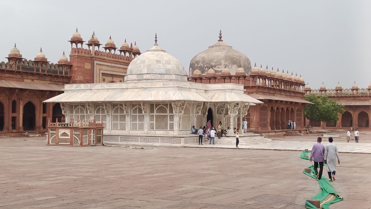 फतेहपुर सीकरी में स्थित सलीम चिश्ती की दरगाह | फोटो: कृष्ण मुरारी/दिप्रिंट