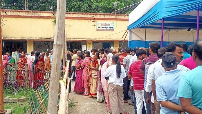 Voters in Sahibganj Saturday | Photo: ANI