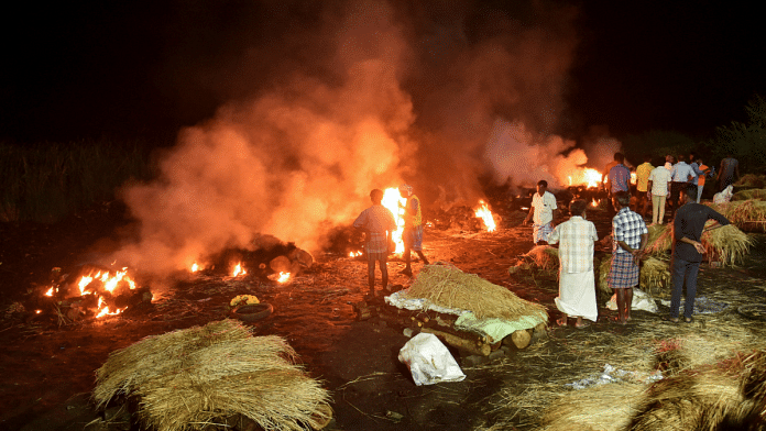 Bodies of people who died after consuming toxic liquor are cremated in Kallakurichi, in Tamil Nadu state, India, June 20, 2024. REUTERS/Stringer/File Photo